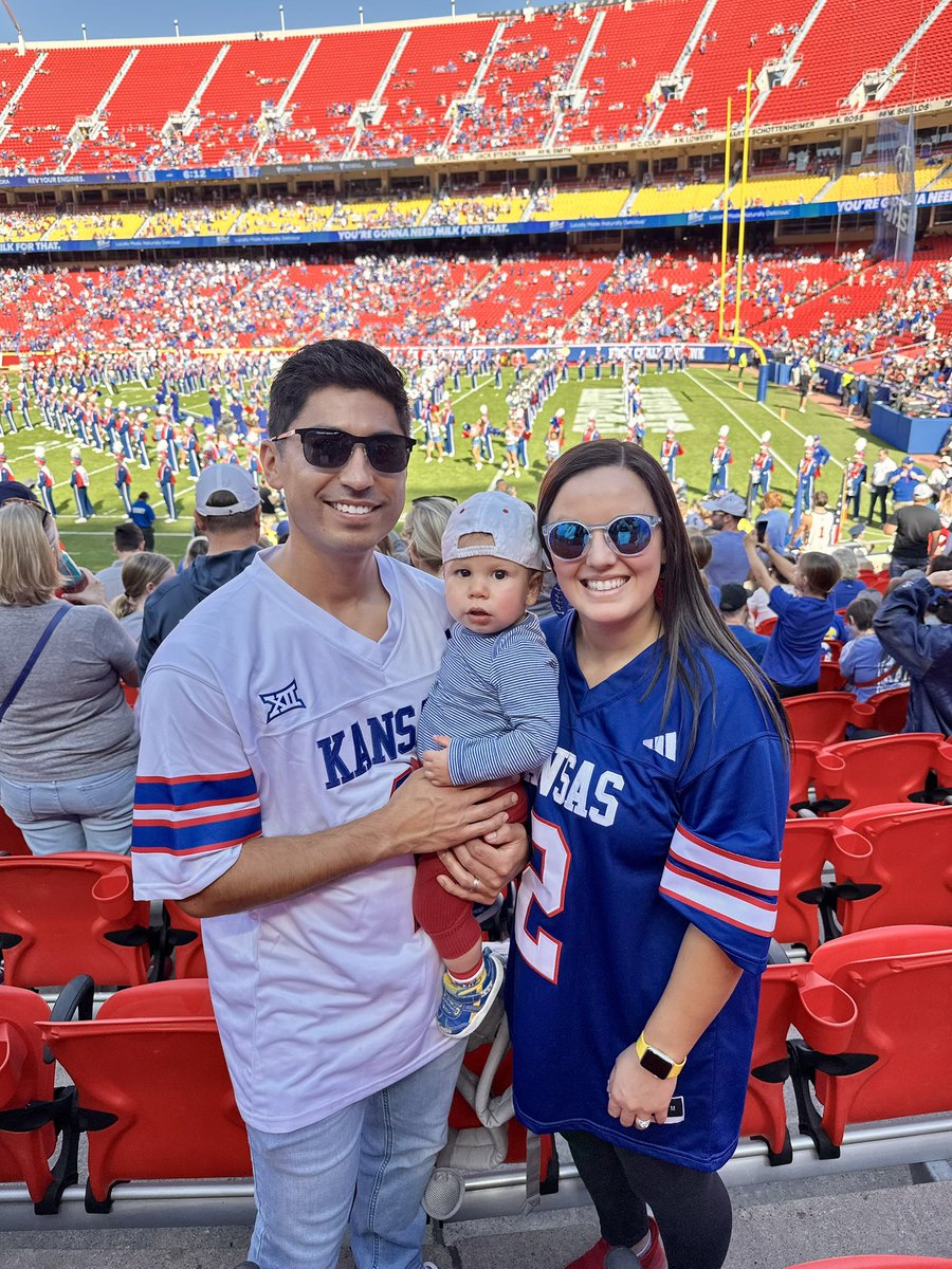 MomoHustead's tweet photo. First game I wear my #2 jersey, @cobeebryant2  has 3 picks &amp; @LjArnold318 averages 20 yards per catch 😮‍💨 I’m not saying the jersey is good luck, but I’m not not saying it. @KU_Football https://t.co/ARBu7XF8Ef