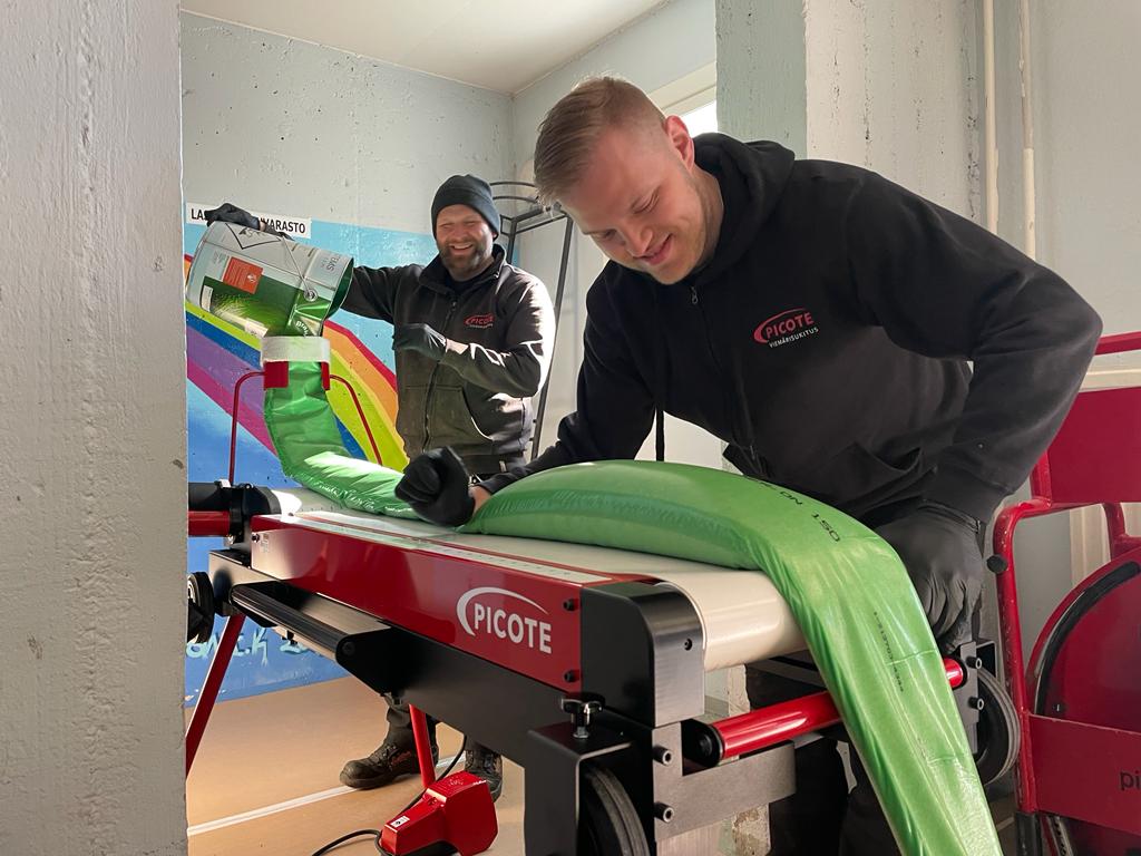 Did you know that the Picote Midi Roller has a Liner Holder which holds your lining steady while you pour in the resin? 

Head to picotegroup.com for more info.

#picotesolutions #cipp #trenchless #piperehab #drainage