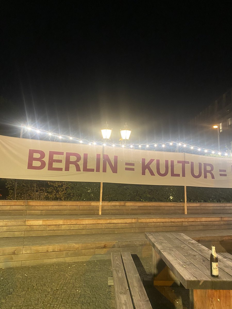 Daniel Mittler (@danielmittler.bsky.social) (@danielmittler) on Twitter photo #Berlin = #Kultur. Und <a href="/cduberlin/">CDU Berlin</a> und <a href="/spdberlin/">SPD Berlin</a> bedrohen das durch ihre Sparpläne. Deshalb ✍️:
weact.campact.de/petitions/grab… #Berlin = #Kultur. Und <a href="/cduberlin/">CDU Berlin</a> und <a href="/spdberlin/">SPD Berlin</a> bedrohen das durch ihre Sparpläne. Deshalb ✍️:
weact.campact.de/petitions/grab…