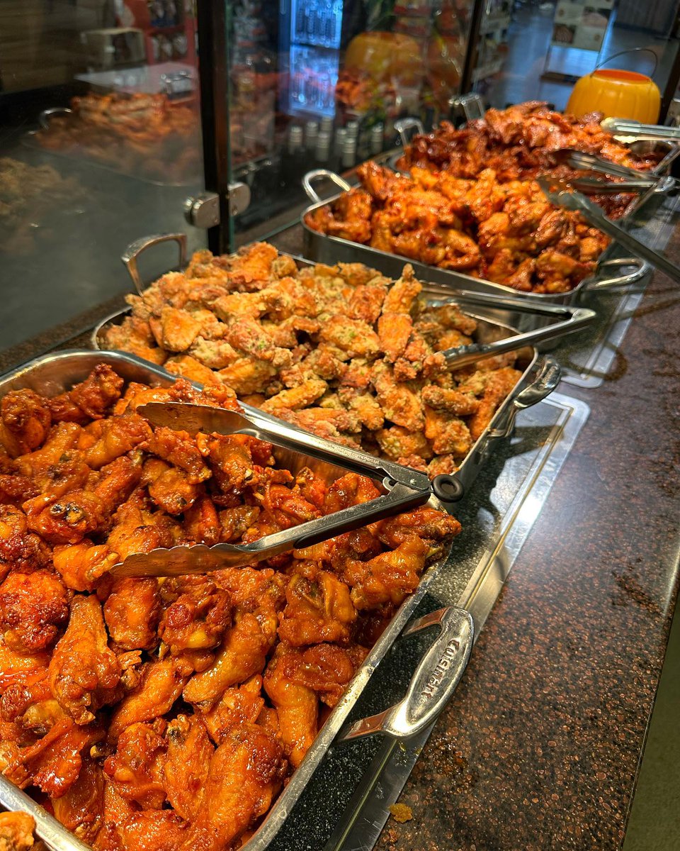 RastelliMarket's tweet photo. Get your Game Day WINGS from our Wing Bar! Marlton store only.
🔥 Hot &amp; Sweet
🔥 Buffalo
🔥 Garlic Parmesan
🔥 BBQ
🔥 Teriyaki
🔥 Chili Lime
🔥 Old Bay https://t.co/LP2r1pzBcl