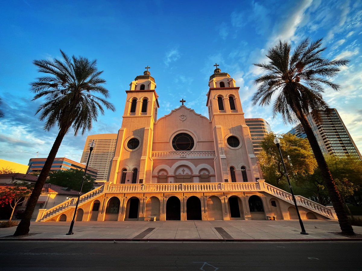 Good Sunday morning! St. Mary’s Basilica, downtown Phoenix, AZ. If you go to their website, (saintmarysbasilica.org) you’ll see another shot of mine from a few years back, above the Parish Bulletin section. #Sundaymorning #Phoenix #Arizona #sunrise 🌝<a href="/CityofPhoenixAZ/">City of Phoenix, AZ</a>