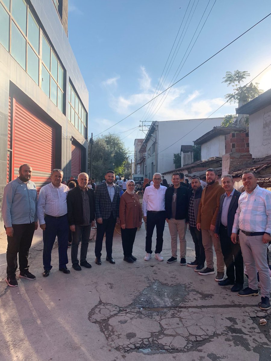 İlçe teşkilat mensuplarımız ile birlikte, Hatice Ahat ablamızın babası Kazım Yıldırım adına düzenledikleri mevlide katıldık. 

Allah hayırlarını kabul etsin.