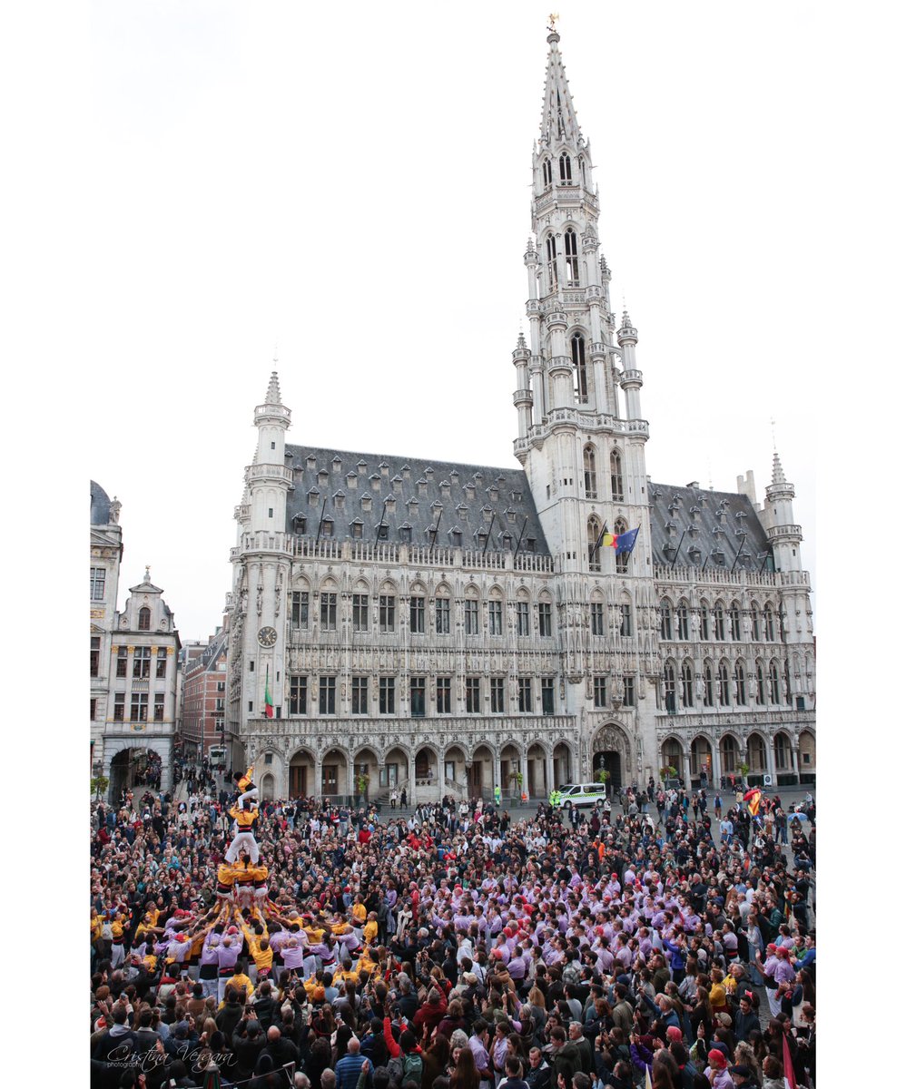 Castells fets ahir a la diada de bateig dels <a href="/MannekesBru/">Mannekes de Brussel·les</a> amb la <a href="/JoveDeTarragona/">Colla Jove de Tarragona</a> a la Grand Place!
Amb la presència del <a href="/CasalCatBRU/">Casal Català BRU</a> 

#castellsinBrussels