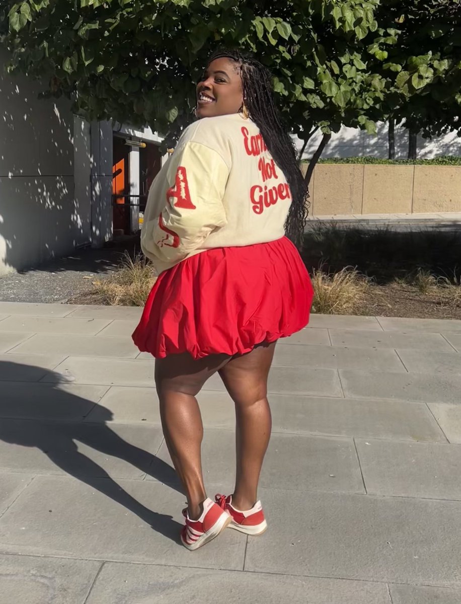 pagingdrsank's tweet photo. It felt good to be back home for Howard’s 100th homecoming and my 10 year Deltaversary. ❤️🔺 #ResiTurns10 #ItsLonelyAtTheTop #AlphaChapter https://t.co/5kUV7yw5JY