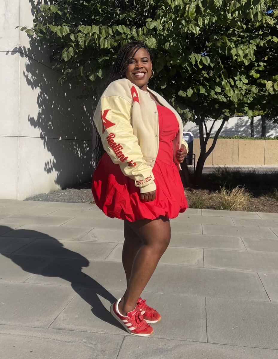 pagingdrsank's tweet photo. It felt good to be back home for Howard’s 100th homecoming and my 10 year Deltaversary. ❤️🔺 #ResiTurns10 #ItsLonelyAtTheTop #AlphaChapter https://t.co/5kUV7yw5JY