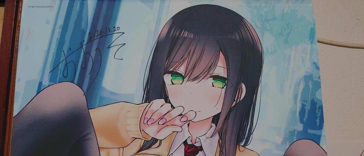xaizer9694's tweet photo. 大嘘展2に来ました〜 開場して数十分程経ってから見に来たんですけど大嘘先生がいらっしゃったのでタペストリーと色紙にサインを書いて頂きました https://t.co/JYVUUJdYWa