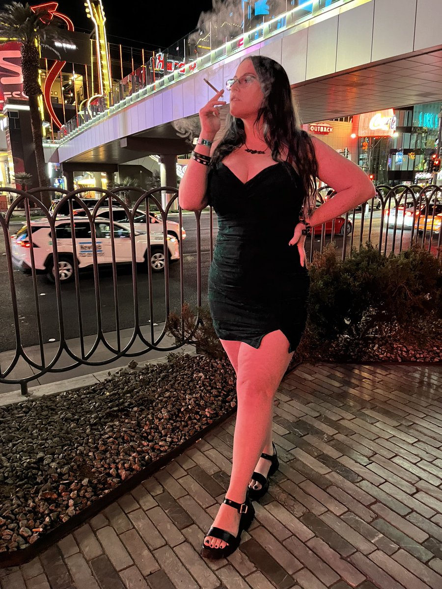 badwitchaz's tweet photo. Vegas baby #single #party #nightout #travel #luxury #expensive #sugardaddy #simp #sub #spoilme https://t.co/NYZSxXXdPp