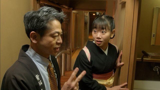 uedamakoto_ek's tweet photo. 「リバー、流れないでよ」
アマプラで見放題はじまってます。

信じがたいほど観てもらえてます。
冬の貴船で2分がループしてしまう、86分の映画です。
ループはすべて2分の長回しという賭けにでました。すると撮影は困難を極め、できた映画は観たことないものになっていました。

#リバー流れないでよ https://t.co/WWTz19Ku3M