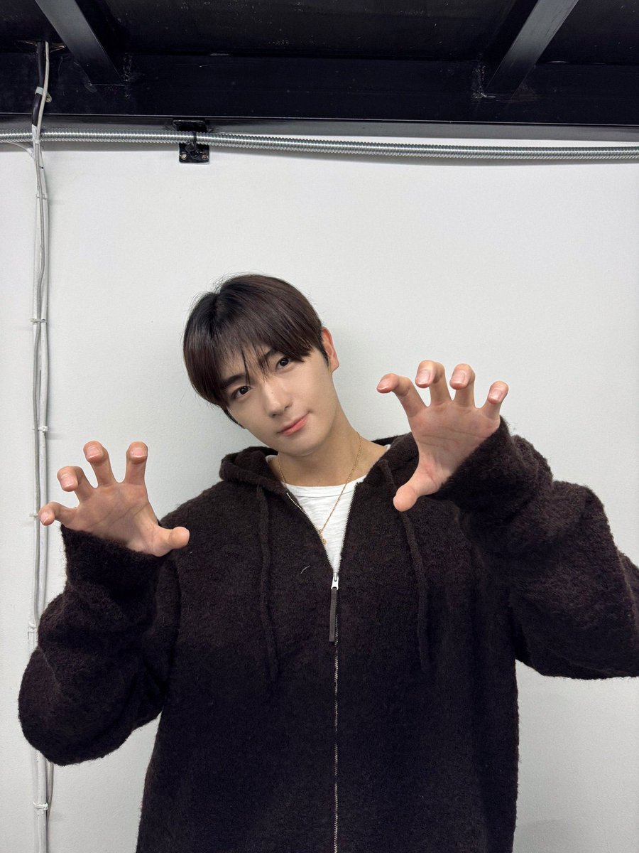mehijacking's tweet photo. 네일 자랑 힙성하고싶다 https://t.co/ZvAIC4xEwj