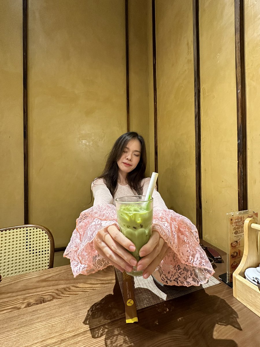 MinEvergreen's tweet photo. Làm zì đã U40...mới 2k4 thoy 🙂🙂 https://t.co/sSqSXMMTdN