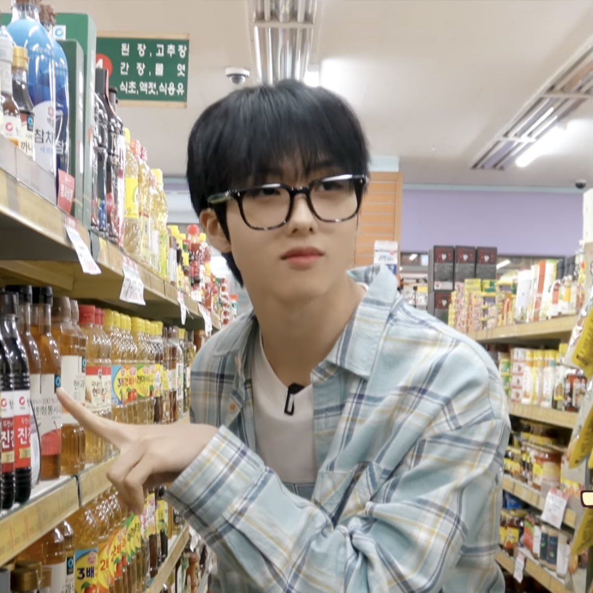 rubysungie's tweet photo. that’s jisung🤓 https://t.co/W4ERWDY09N