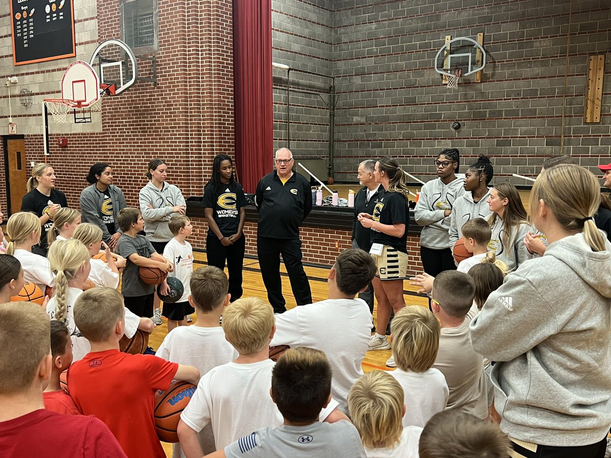 ESUHornetsWBB's tweet photo. This past week had a fun opportunity to go out and run Lady Hornet Night with Performance Sports! We had an absolute blast hanging out and teaching some basketball! Hope to see some of these future Hornets this upcoming season and can’t wait until next year! https://t.co/WHnkubJm4h