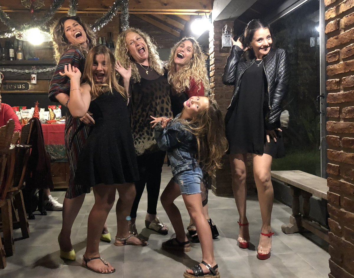 Feliz día mamoniiiiii!!!! Te amo! Gracias por soportarme jajjajaja 🥰🥰🥰🥰 #EsteFinde también beso a las mamis de la Flia! Naty y Vero