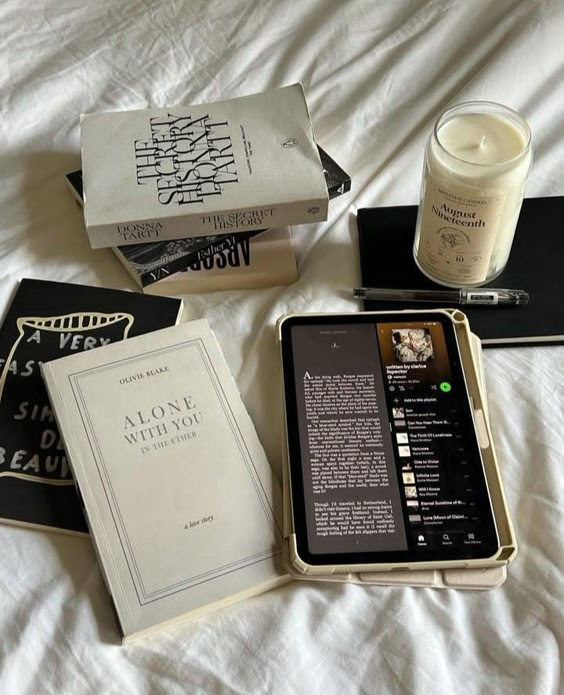 liIacdaisy's tweet photo. college vibes https://t.co/z6Dt5YMfaA