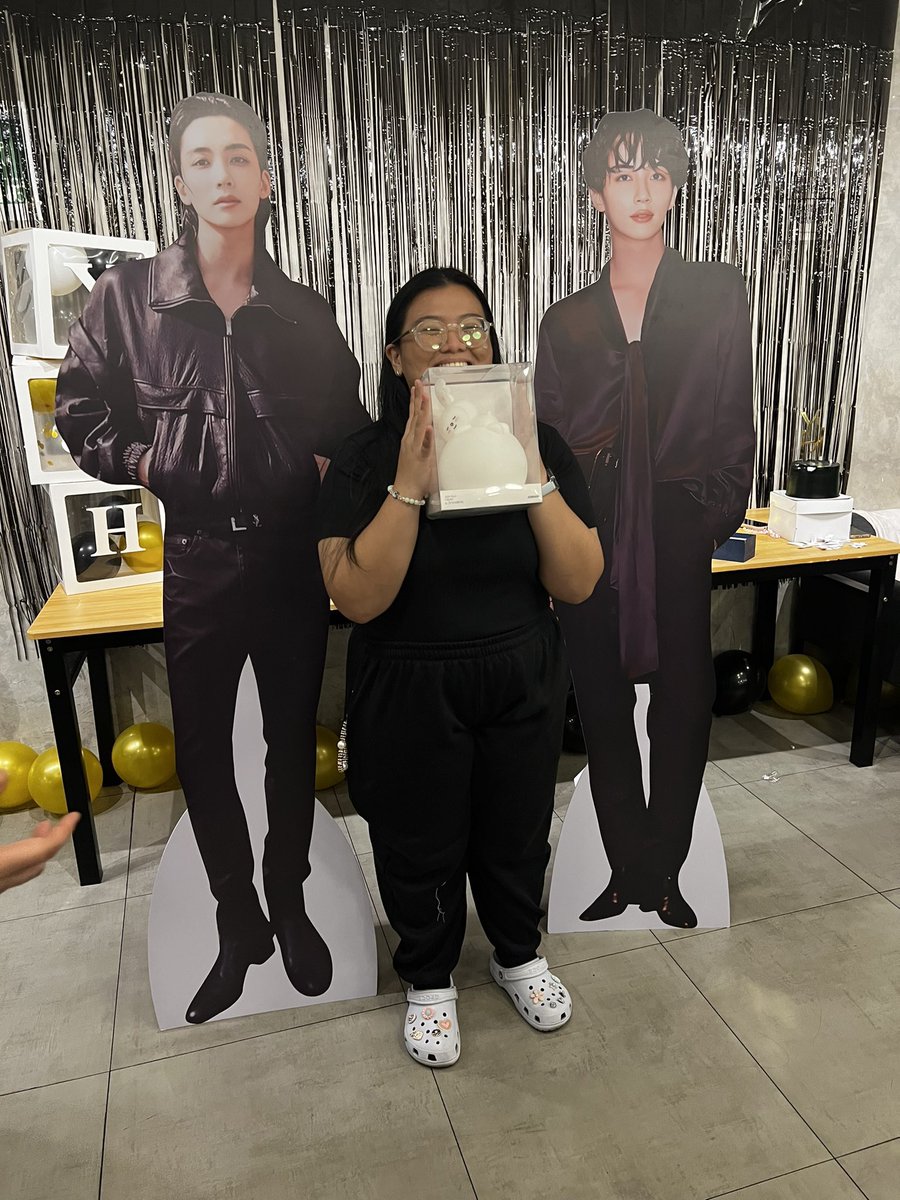 mapapa tenkyu so mu-- na lang talaga omg, ty to <a href="/TEAMSVTPH/">TEAM SEVENTEEN PH</a> my first onsite cse ever and ang masasabi ko lang is see u sa next cse nila!! it really made my day kasi im having second tots if aattend ba ako kanina,, kasi grabe anxiety q for my exam pero niwei --

#YJHVERITECSE