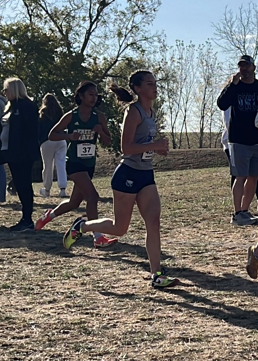 barbgonzo's tweet photo. It's fall y'all for this Senior! Sunflower League champs for Audra and her @owlxc teammates! @Coach_Gonzo  #SeniorSunday https://t.co/0pNjGc9iN5