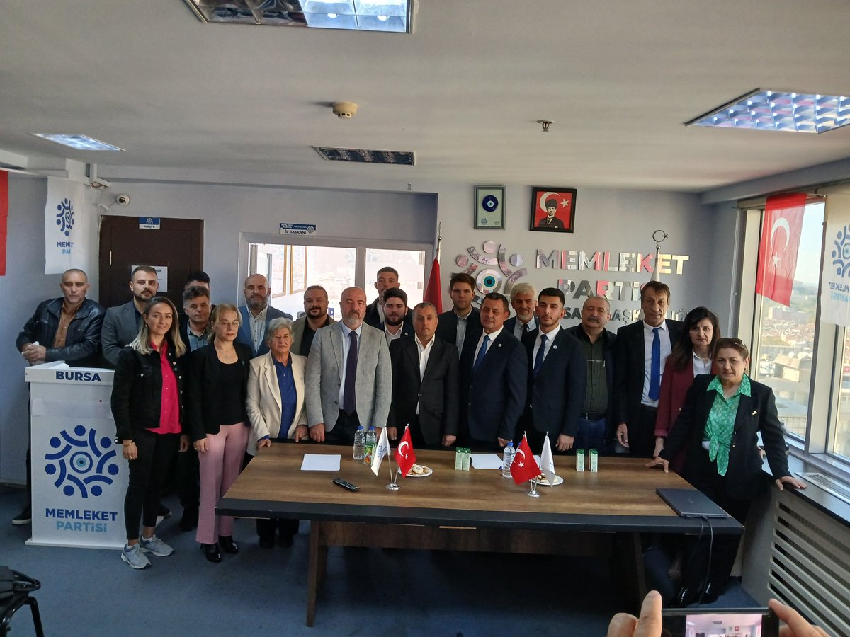 Bursa 2. Olağan Kongresini gerçekleştirdik.

Seçilen <a href="/cevdetsen16/">Cevdet Şen</a> başkanımıza görevinde başarılar dilerim. 

<a href="/vekilince/">Muharrem İNCE</a> 
<a href="/SeverRusen/">Ruşen Sever</a> 
<a href="/cevdetsen16/">Cevdet Şen</a>