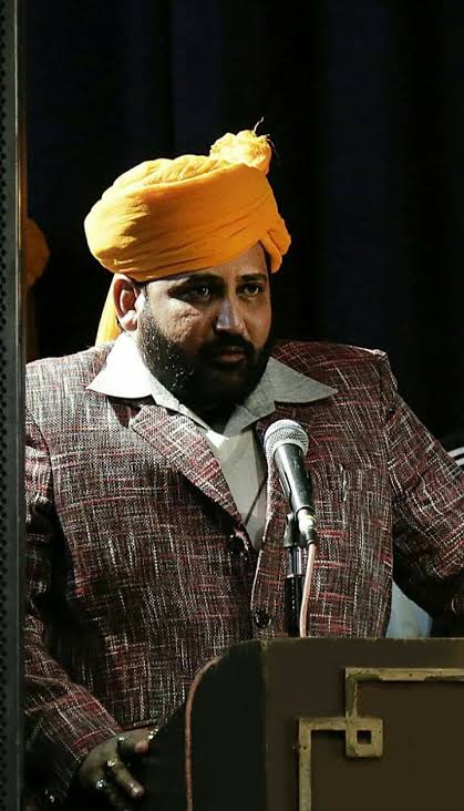 जब लॉरेंस बिश्नोई एक हिरन को नहीं भूल पाया।
तो मैं अपने समाज के शेर को कैसे भूल जाऊंगा।।

दादा सुखदेव सिंह गोगामेड़ी अमर रहे 🙏🚩