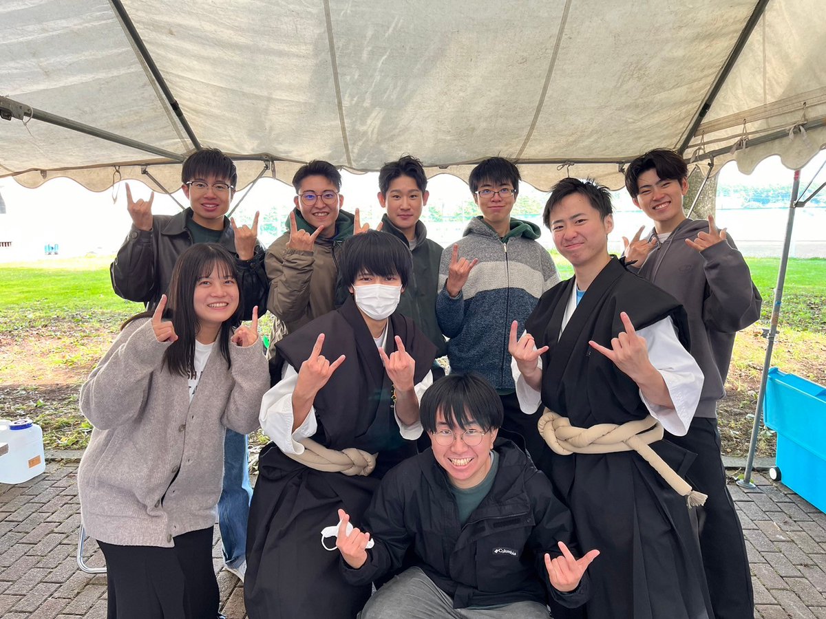 gandai_shorinji's tweet photo. 不来方祭お疲れ様でした！！
少林寺拳法部は1日目を雨天に見舞われ
販売することができませんでしたが、
2日目だけでストックしていたほとんどを提供することができました‼️
これも足を運んでくれた皆様のおかげです🙏
ありがとうございました🙇‍♀️
そして2日間本当にお疲れ様でした✨ https://t.co/cxjx9GAg6Q