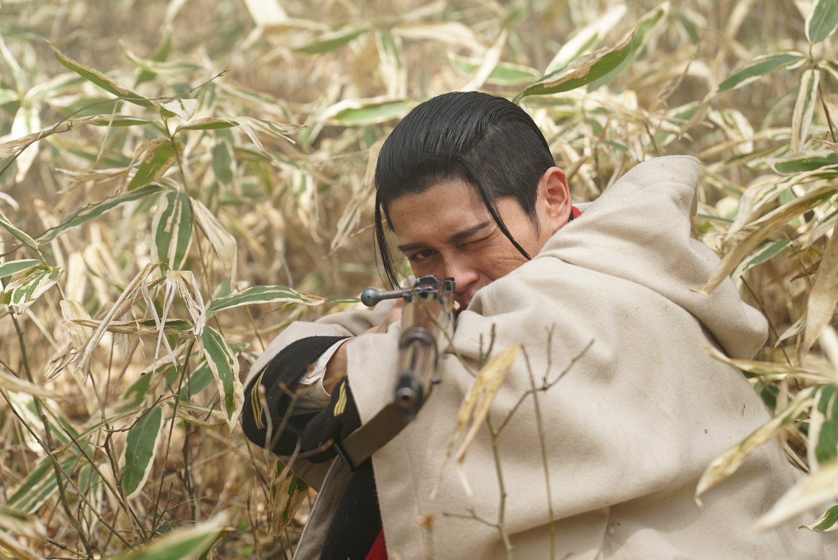 kamuy_movie's tweet photo. ⋱\👑トレンドランクイン👑/⋰
『キロちゃん』
『谷垣狩り』

ドラマ版「#ゴールデンカムイ」
【第3話 道連れ】の
ご視聴をありがとうございましたッ！
今週も... Xトレンド入りッ!!!

尾形の登場や "谷垣狩り" のシーンなど見どころ満載！
皆様の感想を #ゴールデンカムイ新章に興奮ッ
を付けて、教えてくださいねッ!!!

「連続ドラマW ゴールデンカムイ」の舞台裏ッ！！#3
の配信もスタートしました！

ぜひご覧くださいッ!!!
https://t.co/sV8SBdkSGJ