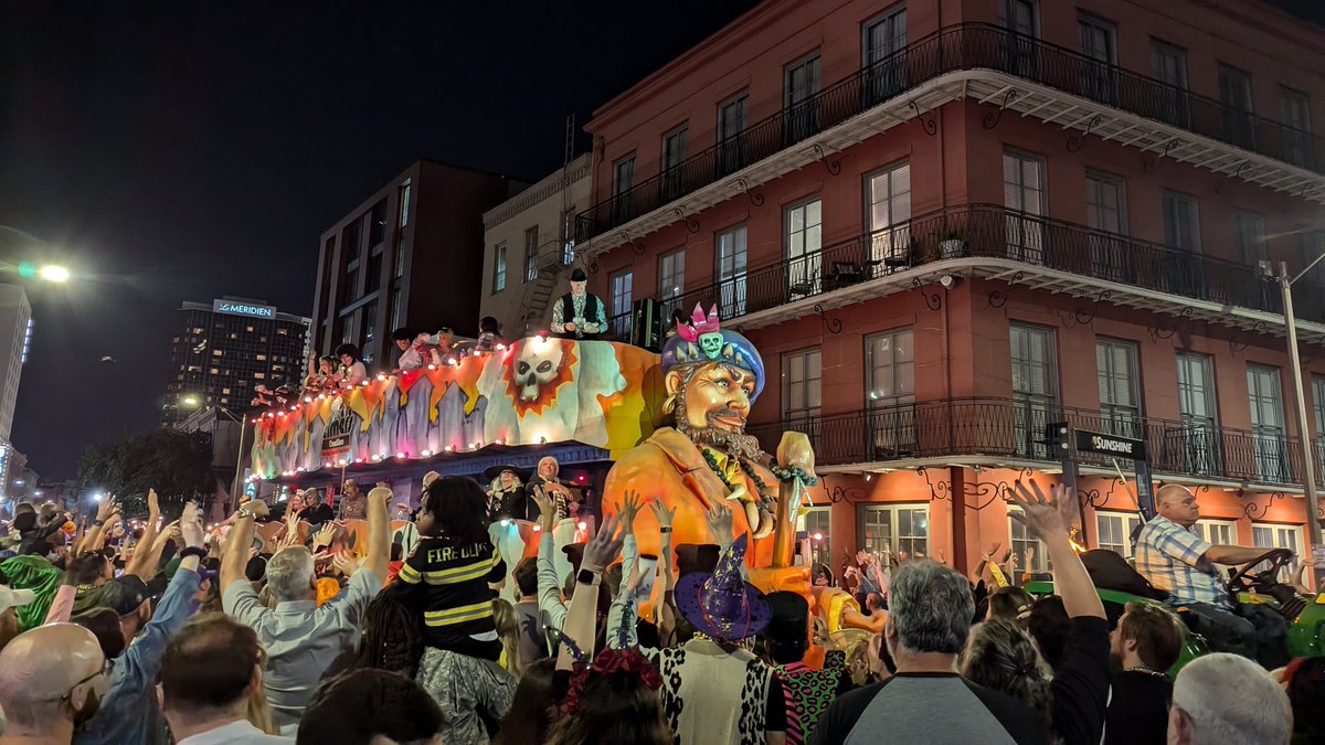 RileyPapa's tweet photo. Mardi Gras Halloween https://t.co/qwa2l5b9oE