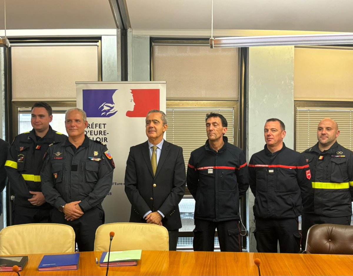 [Signature d'une convention de formation entre le SDIS et la sécurité civile]

Jeudi 17 octobre, M.Hervé JONATHAN, Préfet d’Eure-et-Loir, a signé la convention tripartite entre la Préfecture, le service départemental d'incendie et de secours d'Eure-et-Loir (SDIS 28) et l'unité