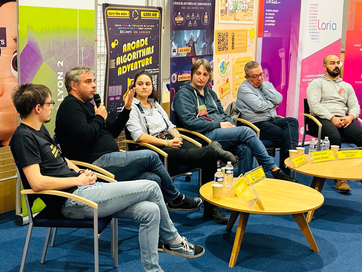 💡Fait-on de la recherche dans le jeu vidéo ? Avec quels objectifs ? Quels partenaires ? Quelles influences entre recherche dans le JV &amp; recherche académique ? Table ronde 2 avec <a href="/UbisoftFR/">Ubisoft FR 🇫🇷</a> <a href="/Quantic_Dream/">Quantic Dream</a> <a href="/isartdigital/">ISART Digital</a> <a href="/GamestreamPRO/">Gamestream</a> <a href="/AbelDocFR/">ABEL Louis</a> <a href="/dynalips/">Dynalips</a> <a href="/JuDePom_/">Jimmy ETIENNE</a> <a href="/_CatsAndFoxes/">CatsAndFoxes</a>