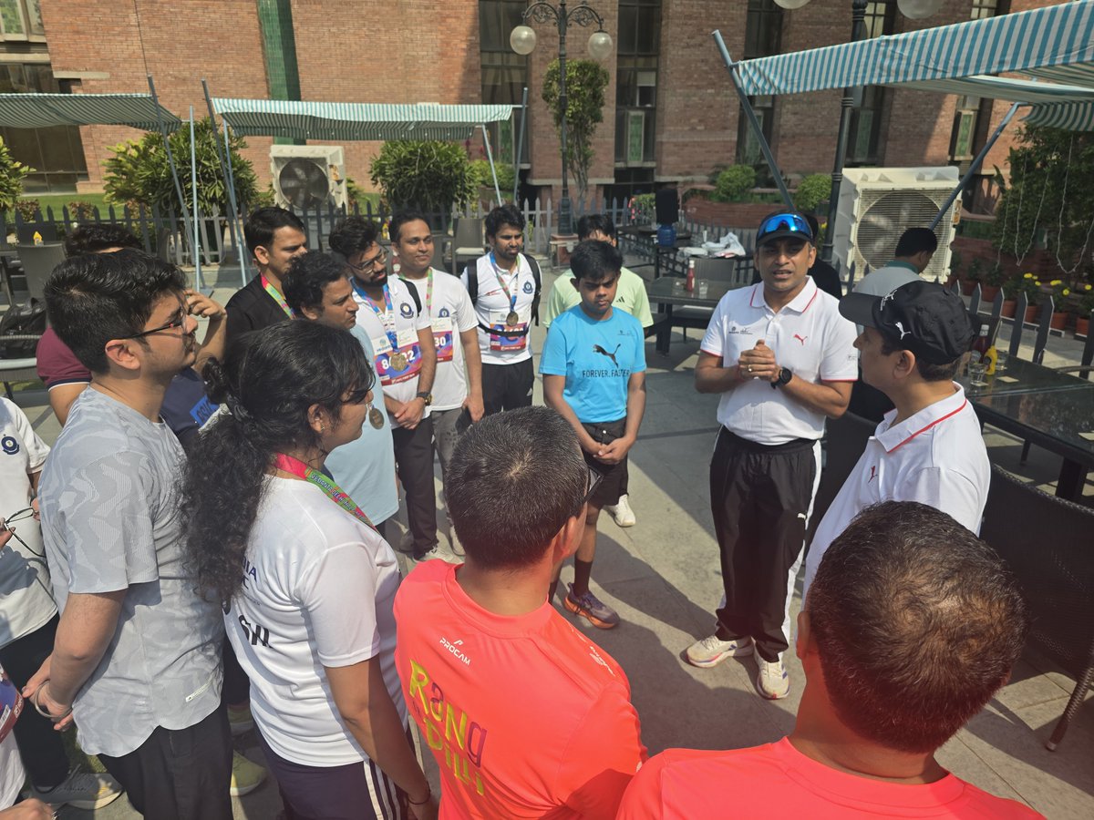 CGSTDelhiEast's tweet photo. Member GST, @cbic_india, Sh Shashank Priya flagged off @DelhiHM_ Great Delhi Run and encouraged runners to spread awareness on GST and fitness. More than 50 @cgstdelhizone personnel participated led by Commmissioner @CGSTDelhiEast.

#AaRangDeDilli
#VedantaDelhiHalfMarathon2024 https://t.co/LGBfcSEQEI