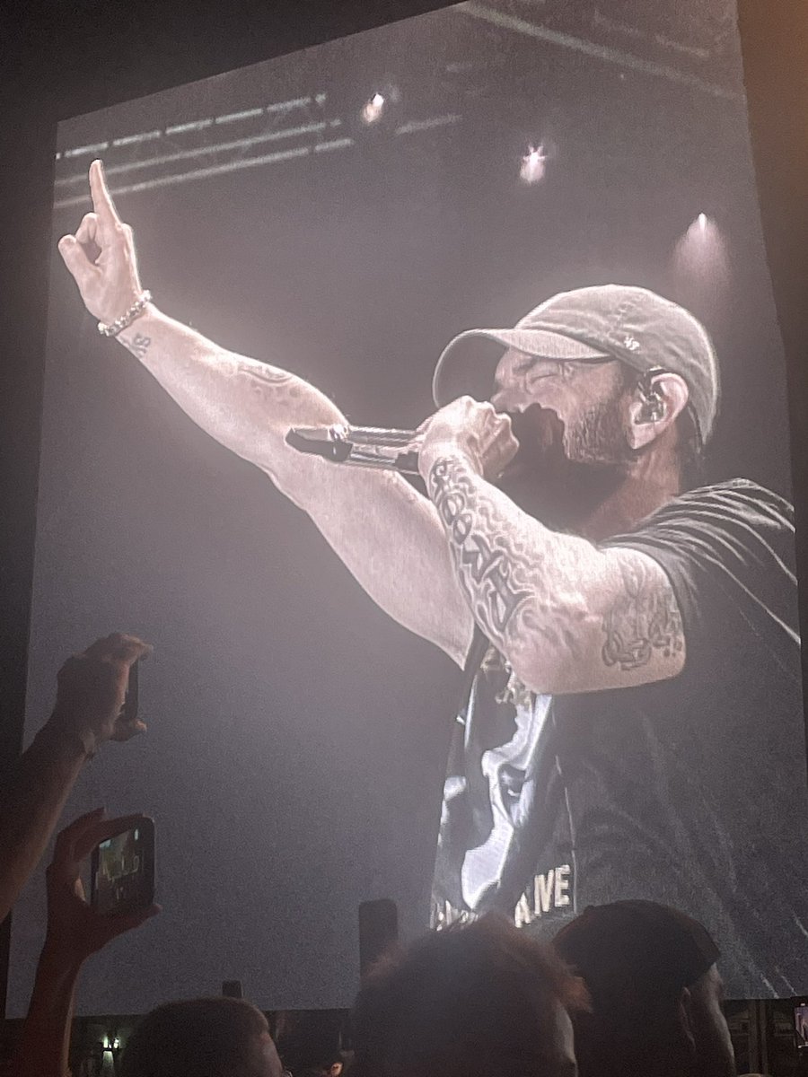 ShadysSmile's tweet photo. Surreal. I waited so long for this very moment. @eminem https://t.co/E159Y6MBgM