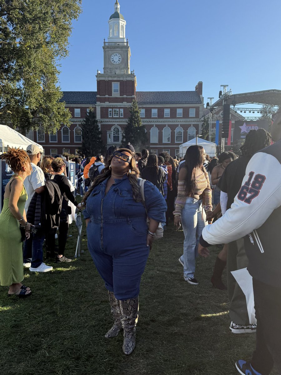 jan_monae's tweet photo. The fly girl is back on the yard✨♥️💙 #HowardHomecoming #dcblogger https://t.co/ByeI5HnZgs