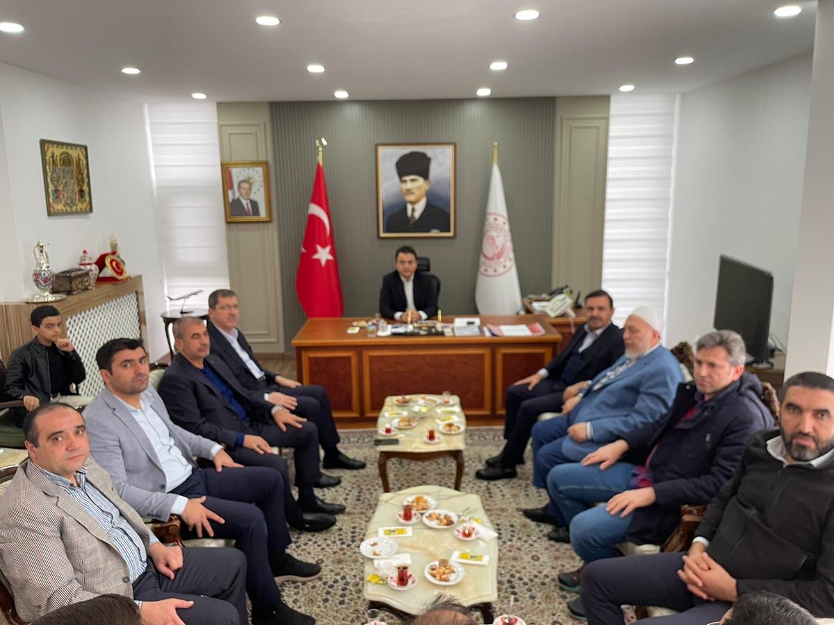 Tokat milletvekilimiz Mustafa Arslan ve bir kısım doslarımız ile birlikte Tokat Valimiz Abdullah Köklü’yü ziyaret ederek hayırlı olsun dileklerimizi ilettik. Sayın valimize nazik ev sahipliği nedeniyle teşekkür ediyorum.