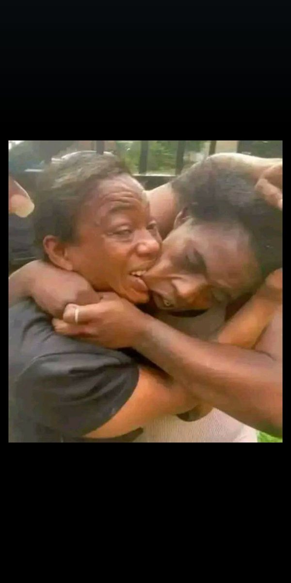 ZenithMbt's tweet photo. #Convocation_meme

Graduand's mum: we only have 3 takeaway left, all of you should share it 

The student: https://t.co/iqoC8UKzdj