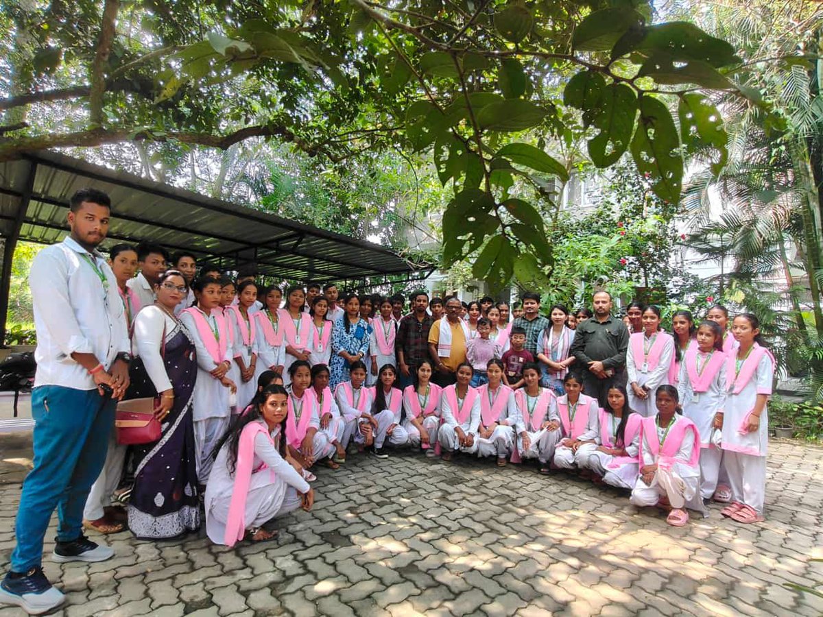 Mrinal_MLA's tweet photo. #8pm : #SundayClass on #PracticalEnvironment
Today’s participants- Students from
Balijan HS school and Melamora College.
Guest teacher- Smt. Mrigakhi Bora
#Students https://t.co/hzBuZhWV0T