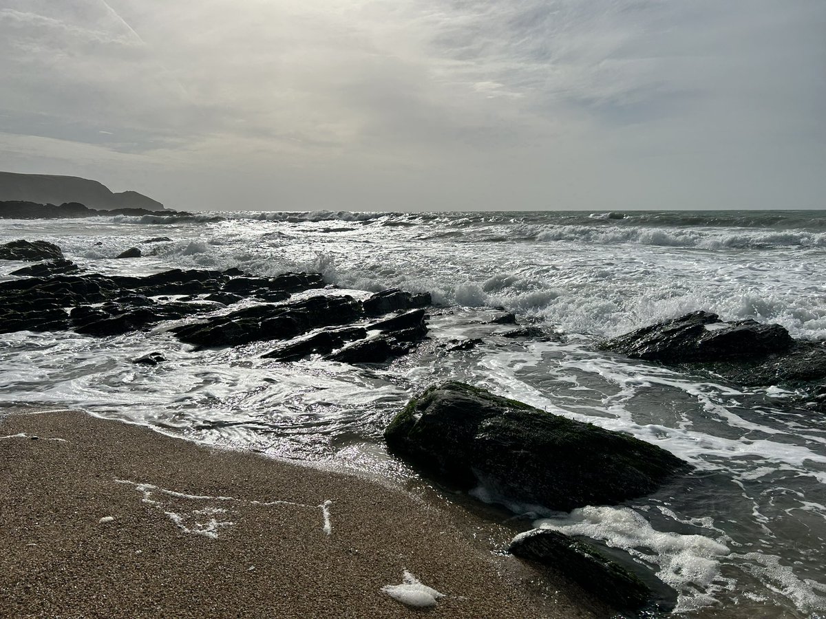 GillianSmith67's tweet photo. Afternoon stroll along our local beach #gunwalloe https://t.co/4KVRuVxnT7