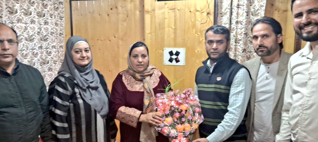 udakashmir's tweet photo. *UDAK Meets with Honorable Health Minister of UT of Jammu and Kashmir*

October 20, 2024

The United Doctors Association Kashmir (UDAK) held a productive meeting with the Honorable Health and Medical Education Minister, Ms. Sakeena Masood (Itoo), at her residence today.(1/5) https://t.co/wO6ZjU6pHu