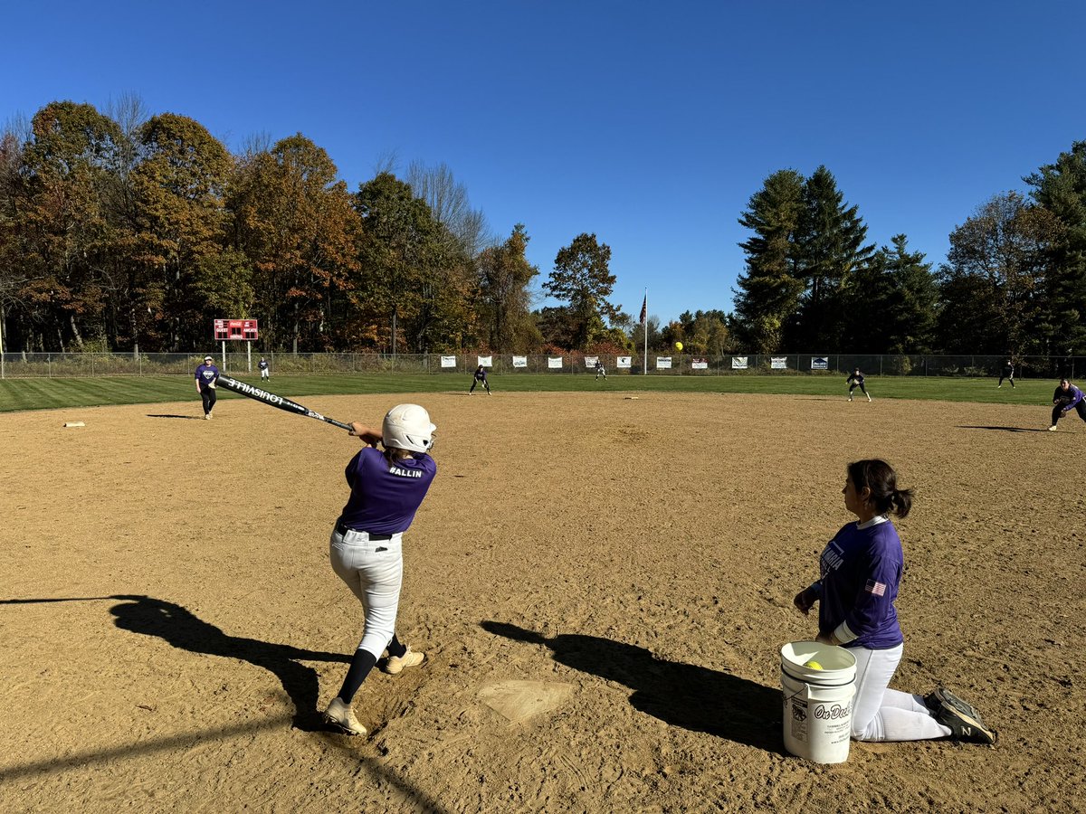 AMCAT_Softball's tweet photo. Little workout and some purple to start a great week! We love the fall ball in New England! @goannamaria @amcsoftball https://t.co/RAhE5yO1vF