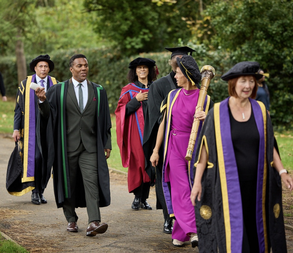 BernardineEvari's tweet image. End of an era! I've now completed my 4-year tenure as President of  @rosebruford College of Theatre &amp;amp; Performance &amp;amp; attended the fantastic installation of the leading actor, Ray Fearon, as the new President. I graduated in '82 from the College, and he did in the '90s. Feat in…