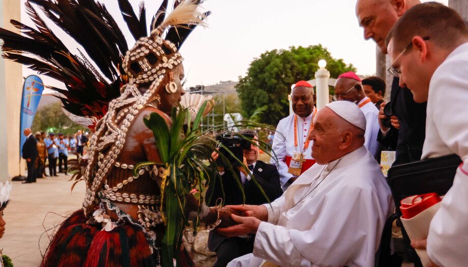 robertescusa's tweet photo. Domingo del Domund. 

Rezamos por las misiones, los misioneros para que el Señor de coraje a los que estén en la misión, acreciente el celo de los llamados y nos haga serr conscientes que todos somos misioneros en la realidad que nos encontramos. https://t.co/RWygKOeUvN