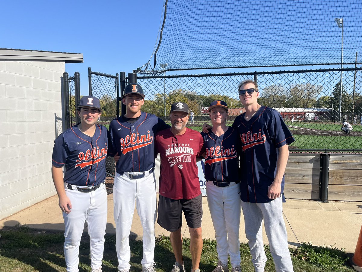Great day watching my guys playing Illinois Club Baseball👍⚾️