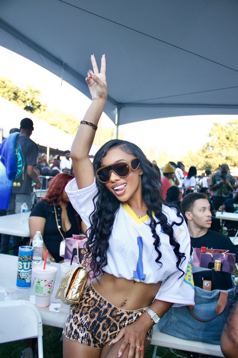Sagebrooklynn2's tweet image. ain’t nothing like a Southern Girl🐆😏 #suhomecoming