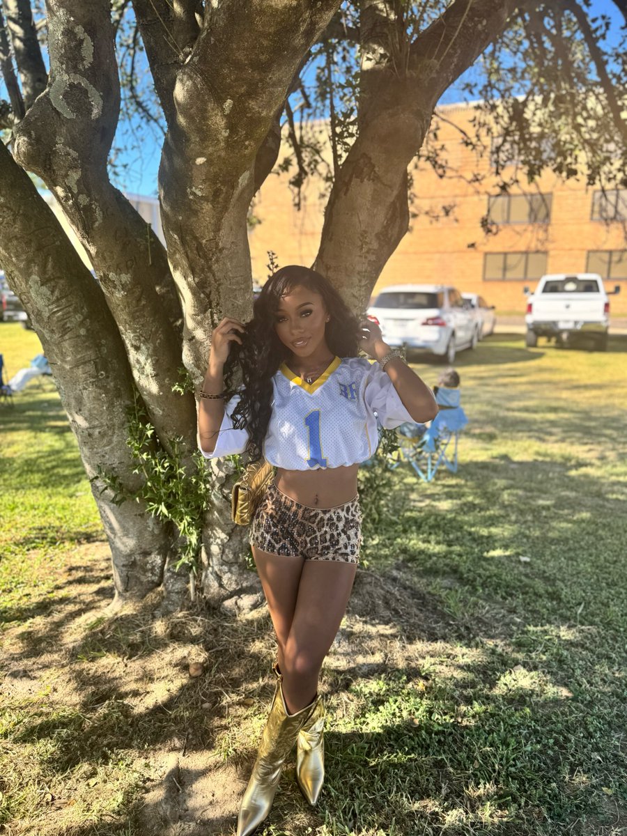 Sagebrooklynn2's tweet image. ain’t nothing like a Southern Girl🐆😏 #suhomecoming