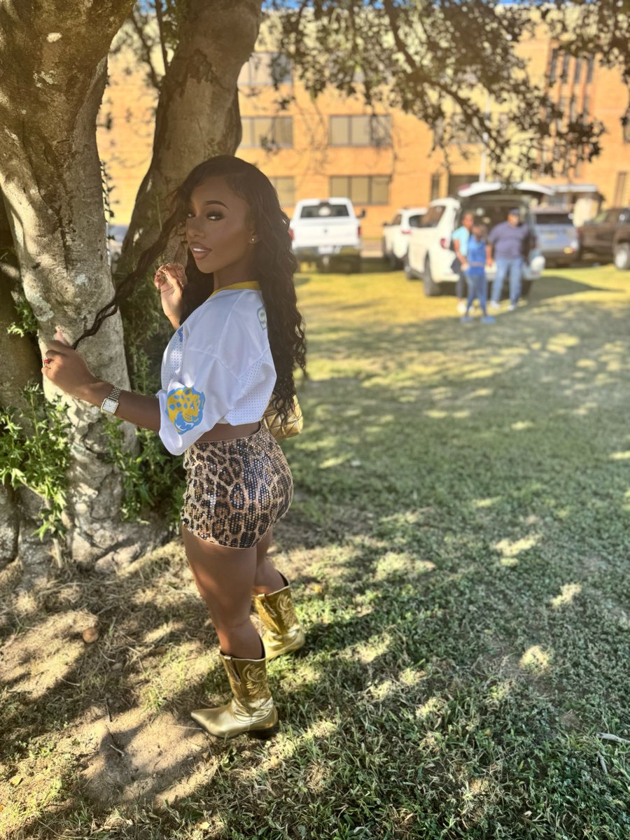Sagebrooklynn2's tweet image. ain’t nothing like a Southern Girl🐆😏 #suhomecoming