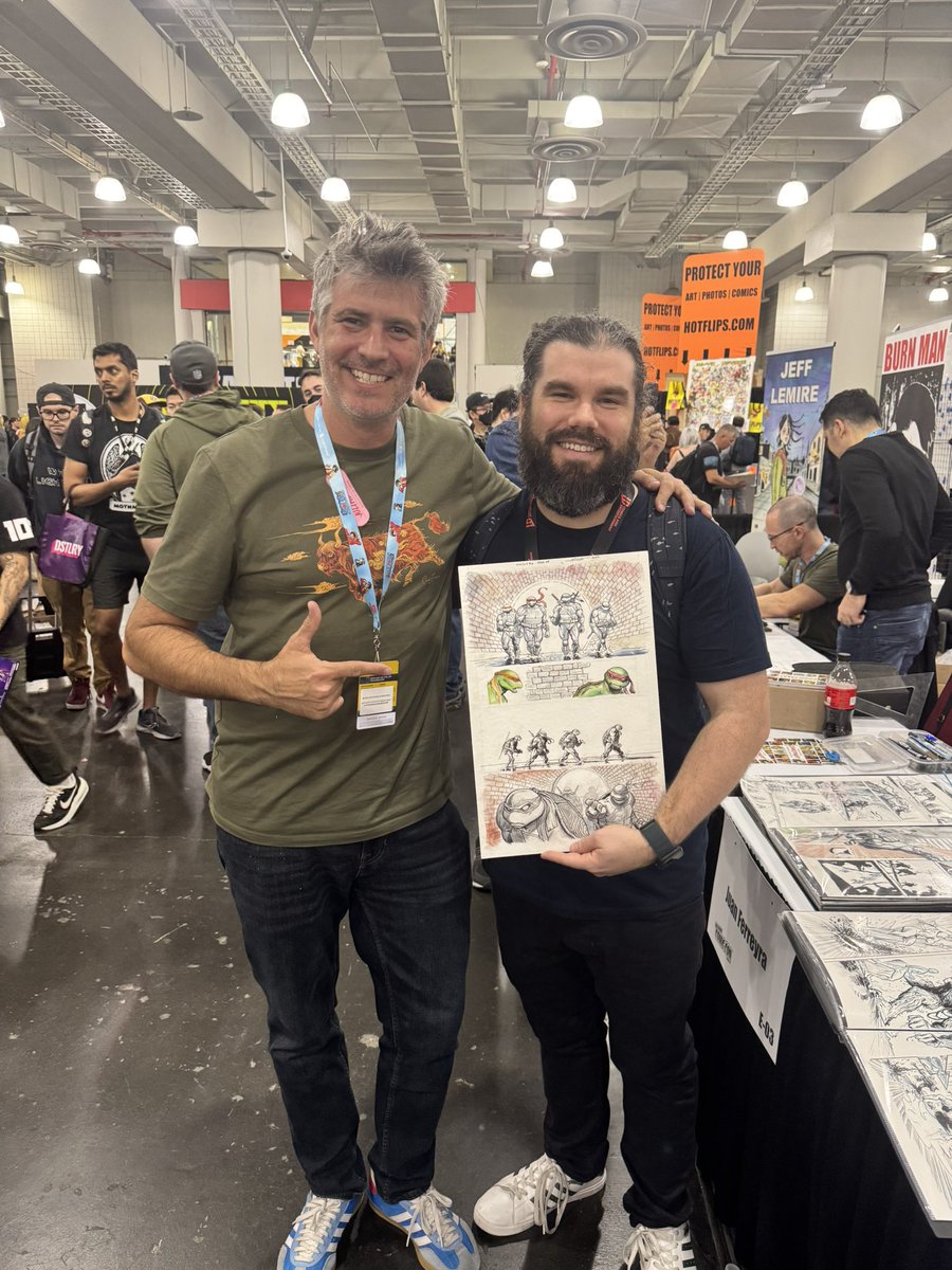 cowabungaFM's tweet photo. One of the highlights of #NYCC has been meeting the writer &amp; author of the new ongoing #NinjaTurtles comic.

The renowned Jason Aaron and the extraordinarily talented Juan Ferreyra. 

I’m excited to see what their @TMNT book has in store for us starting with issue 6 in January. https://t.co/zgqyhdwlBV