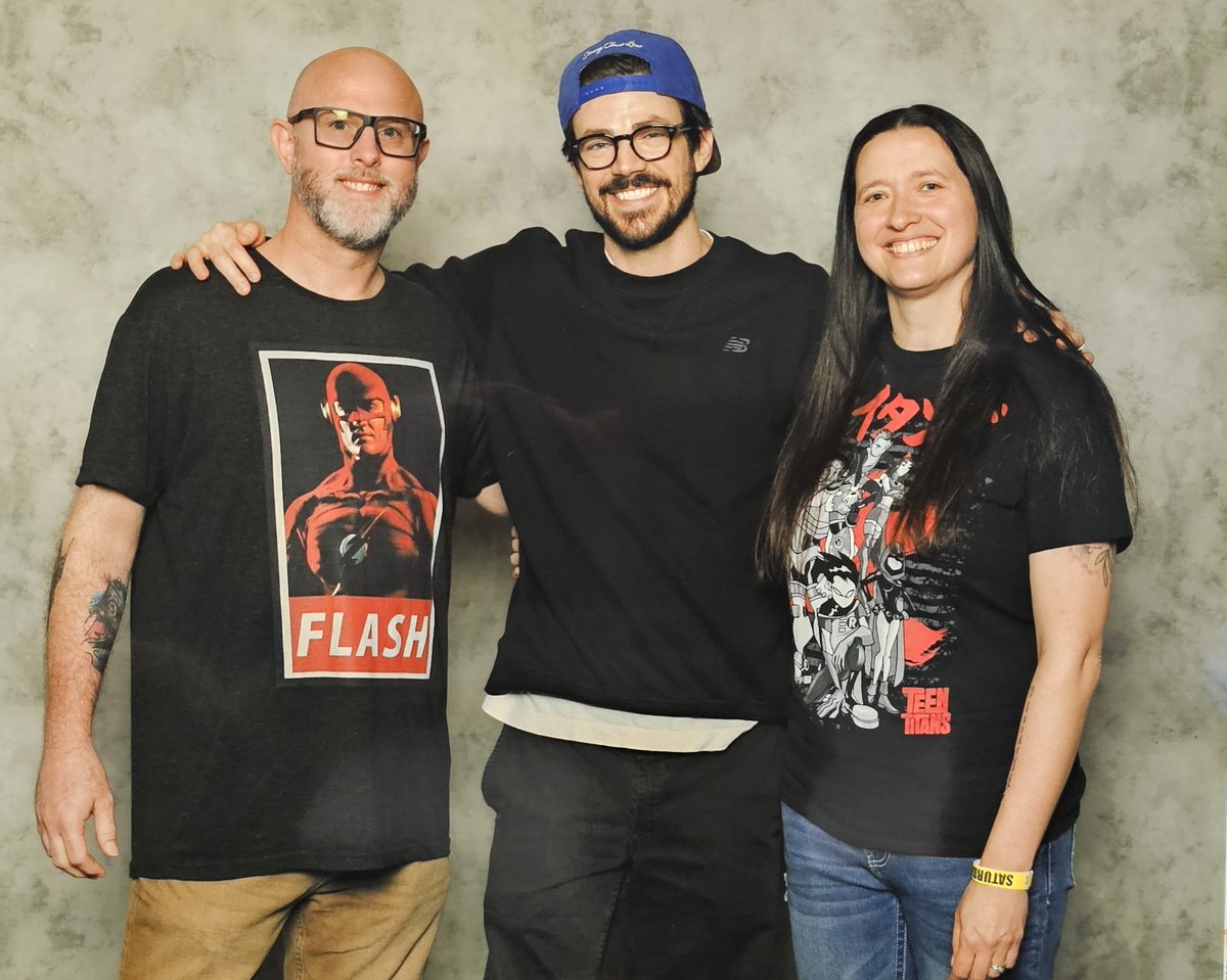 spielbergjr's tweet photo. FINALLY got to meet #GrantGustin! He loved my @JohnWesleyShipp #FLASH shirt. He even took a picture of it, with his own phone, to remember where to get it from. Best interaction EVER! Even John Wesley Shipp loved the shirt. He said, "I'M A SHIRT!?" #FlashFan https://t.co/HlCHh4drtB