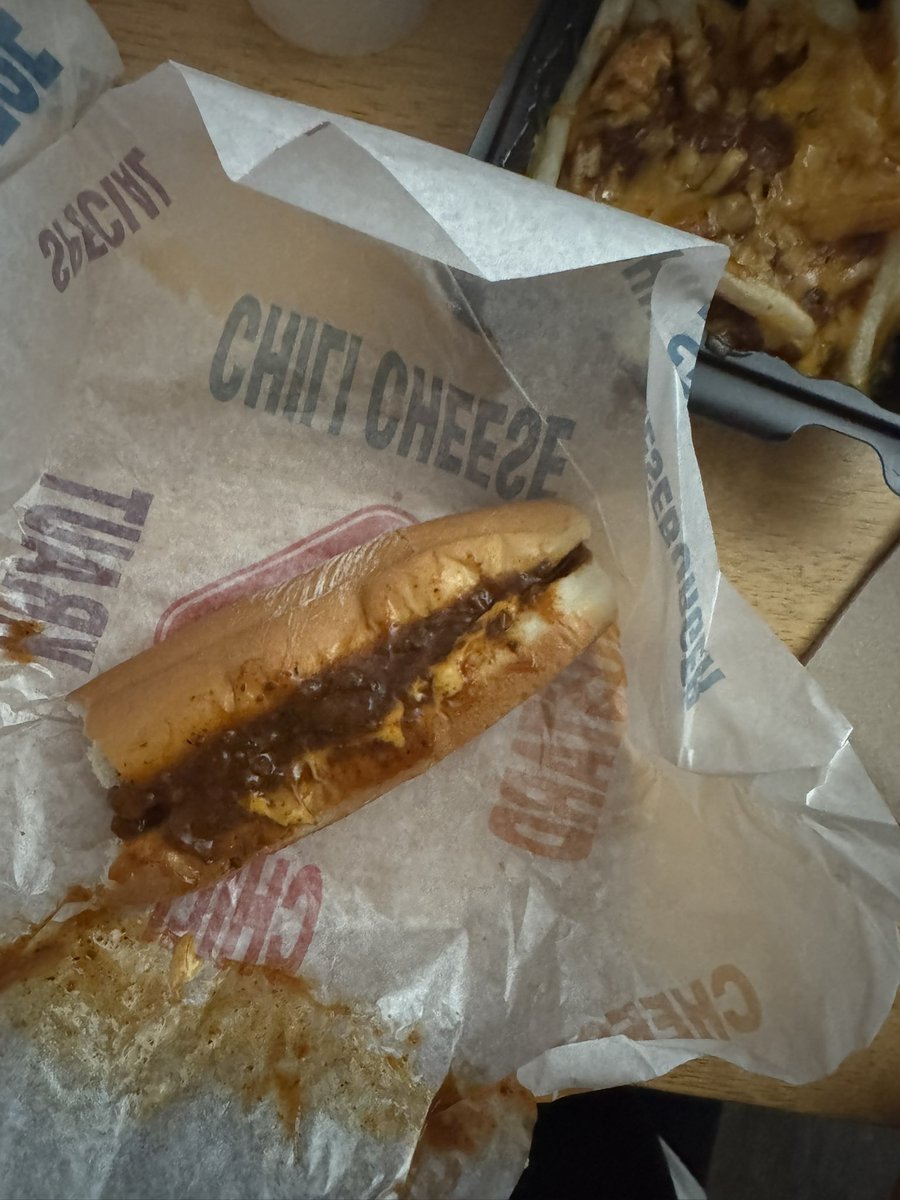 MandaMariee__'s tweet photo. Listened to @SHOTOFYAGER @LindsayTheOtter #SurvivorMania and needed a hot dog after lol. You wanna know why? Go listen now on #Challengemaniapodcast. https://t.co/Y4sznnAyyZ