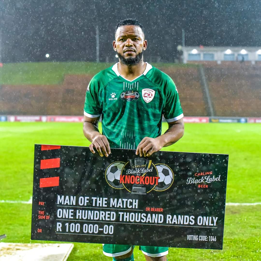 ProsportInt's tweet photo. Congratulations to @siphombule who received the Man of the Match award for @SekhukhuneFc in the #CarlingKnockoutCup! 🏆🦔
📷: @SekhukhuneFc
#SiphoMbule #TheRealMasterChef #SekhukhuneUnited #Adibahlabe #ProsportInternational #ChampionsGoBeyond https://t.co/BSCKdh3we8