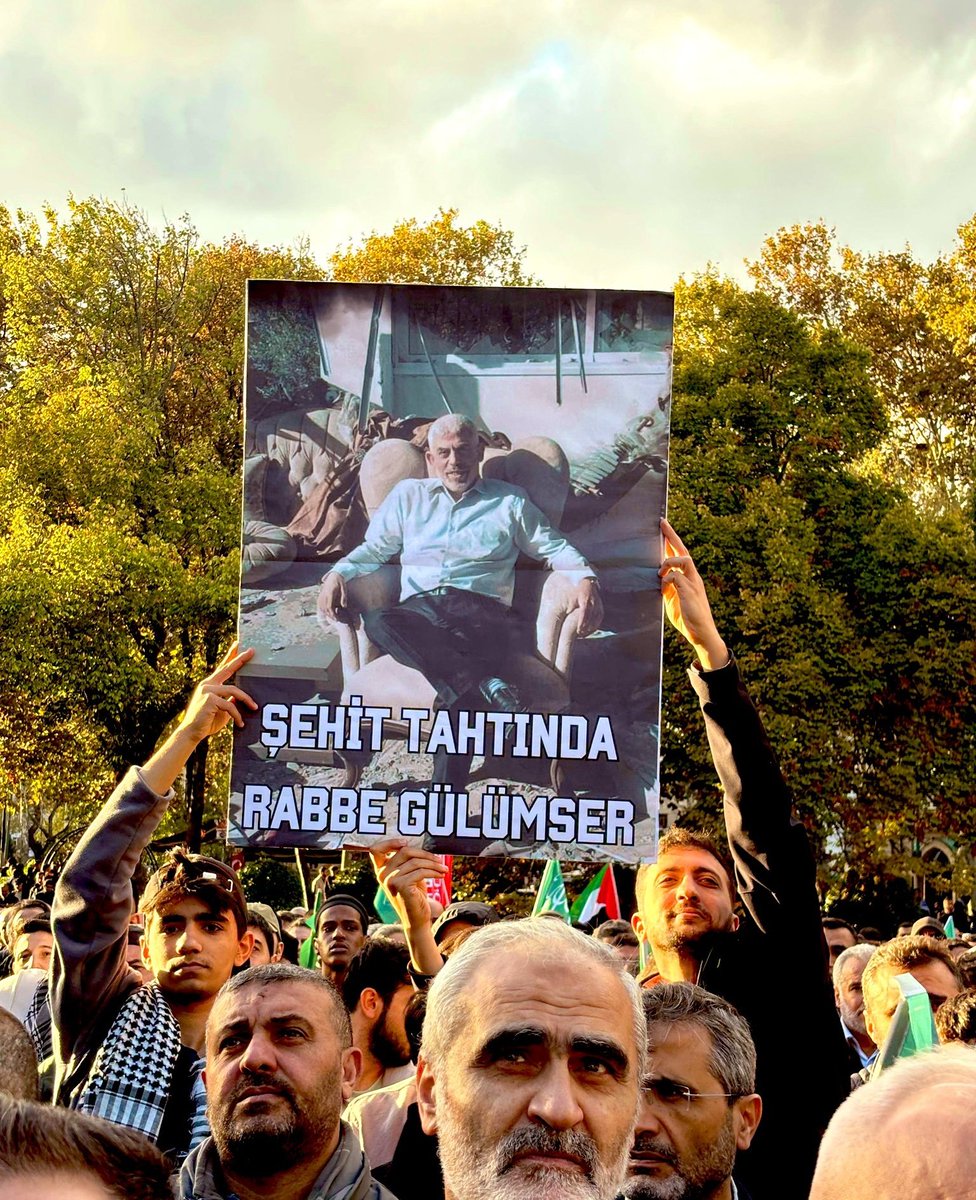 AslanAliMehmet's tweet photo. Ah! Binlerce canım olsayd��, der. https://t.co/PGdfVCX5CO