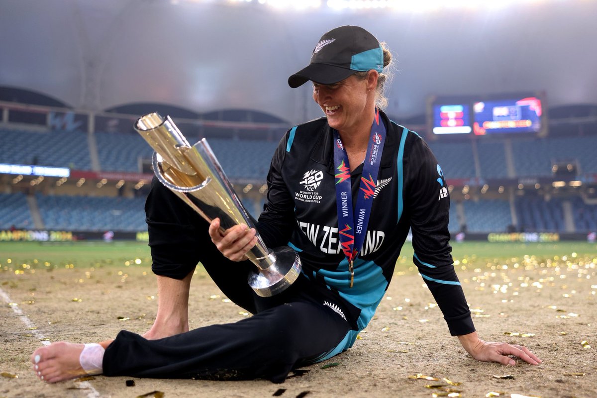 ashoknoorpur's tweet photo. Congratulations New Zealand on their first T20 World Cup win !

A great win in finals against South Africa.

 Look at the celebration and smile of Sophie Devine 🥹

#NZvsSA #T20WorldCup https://t.co/g94dESJi2I