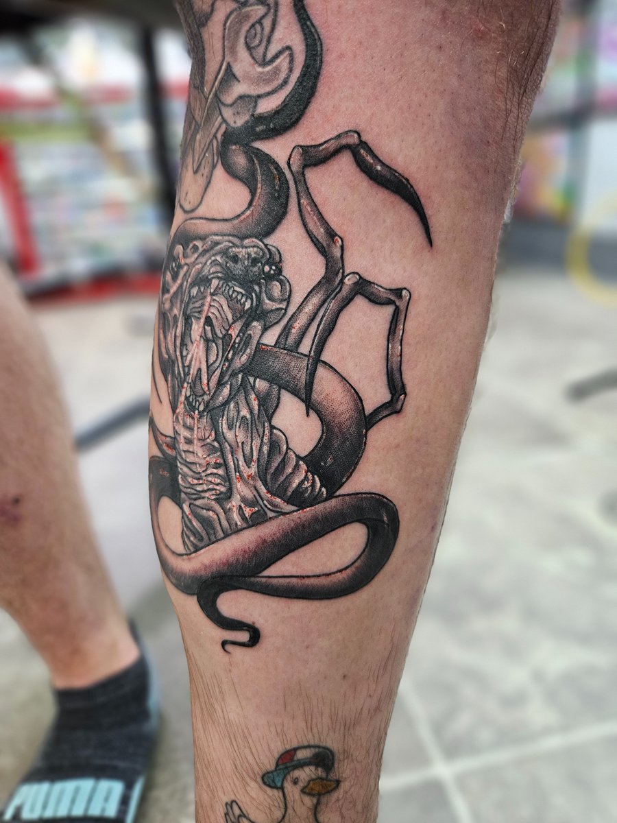 fizzletheimpVT's tweet photo. got to do the dog scene from The Thing
#tattoo #tattooartist #blackandgreytattoo #thethingtattoo https://t.co/sraqj37eS0