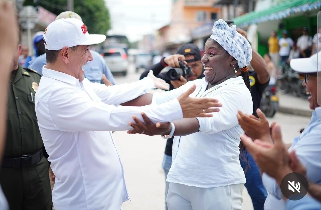 dumek_turbay's tweet photo. Cuando eres vale de la gente que ayuda a su gente, nada puede salir mal. Agripina siempre será nuestra embajadora en San José de Los Campanos, donde ayer entregamos 2 nuevas calles. 

#GobernandoConElOído, ¡AVANZAMOS! https://t.co/eOnXPifOgE